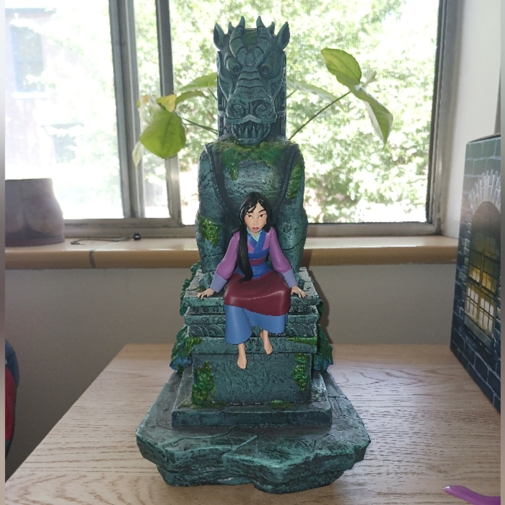 Mulan 25th Anniversary Figure statue disney